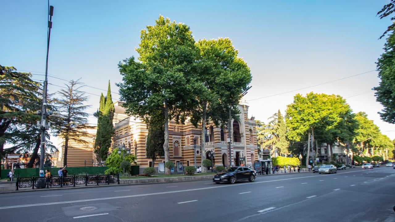 Near The Opera Apartment Tbilisi Exterior photo